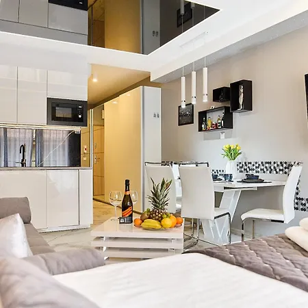 Golden Hour Apartments- Kormoran 5 *