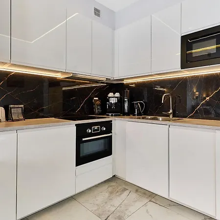 Golden Hour Apartments- Kormoran 5